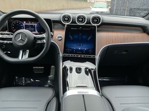 Used 2025 Mercedes-Benz GLC 350e 4MATIC image 15