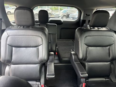 Used 2020 Ford Explorer XLT w/ Equipment Group 202A AWD/4WD image 9
