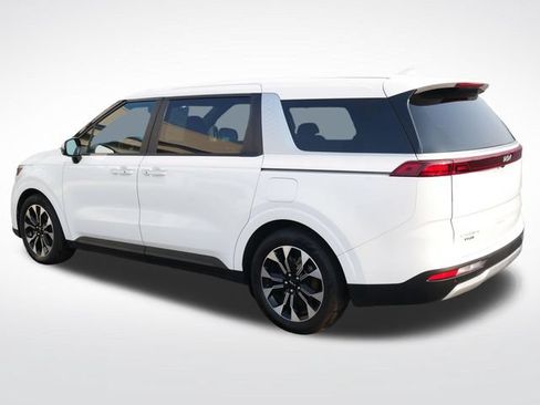 Used 2024 Kia Carnival EX FWD image 7