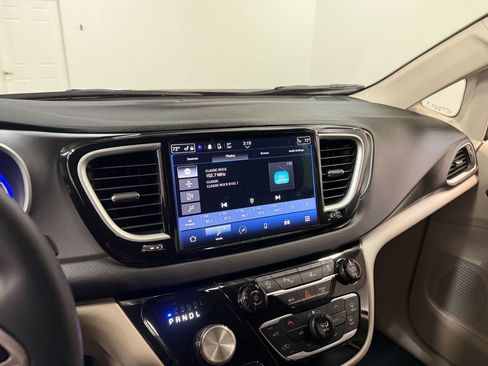 Used 2024 Chrysler Pacifica Touring-L image 79