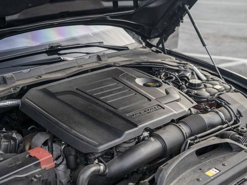 Used 2018 Jaguar XE Premium AWD/4WD image 21