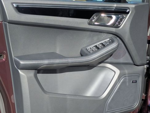 Certified 2026 Porsche Macan image 14