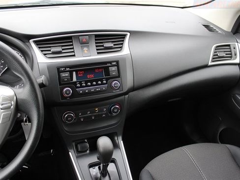 Used 2016 Nissan Sentra S image 11
