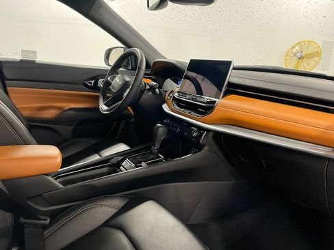 Used 2024 Jeep Compass Limited image 28