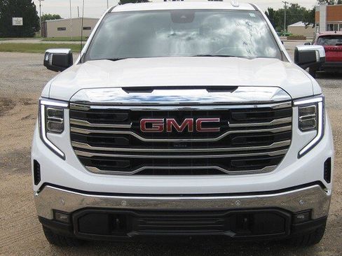 Used 2022 GMC Sierra 1500 SLT w/ SLT Premium Plus Package AWD/4WD image 8