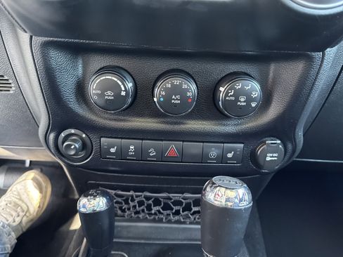 Used 2013 Jeep Wrangler Unlimited Sahara w/ Dual Top Group AWD/4WD image 19