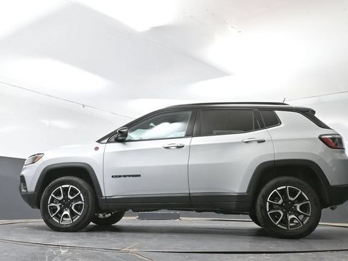 Used 2024 Jeep Compass Trailhawk AWD/4WD image 53
