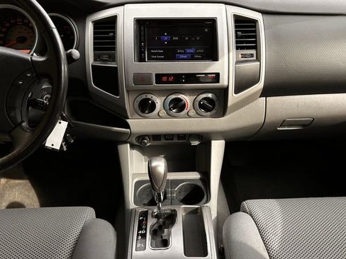 Used 2010 Toyota Tacoma PreRunner image 18