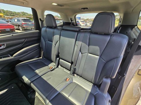 Used 2023 Subaru Ascent Limited w/ Technology Package AWD/4WD image 17