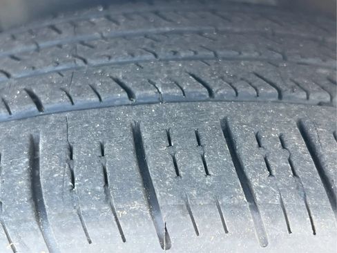 Used 2023 Chrysler Voyager LX FWD image 31