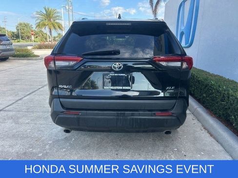 Used 2022 Toyota RAV4 XLE Premium AWD/4WD image 7