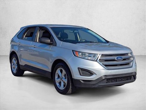 Used 2018 Ford Edge SE image 3