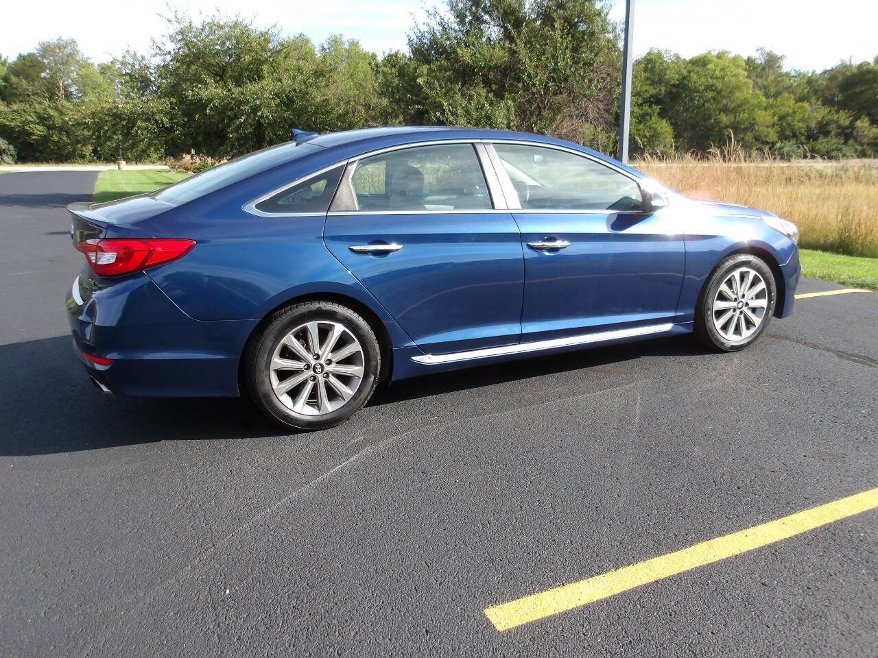 Used 2017 Hyundai Sonata Limited w/ Cargo Package FWD image 13