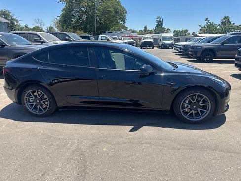 Used 2022 Tesla Model 3 RWD image 2