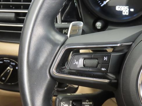 Certified 2024 Porsche Macan AWD/4WD image 19
