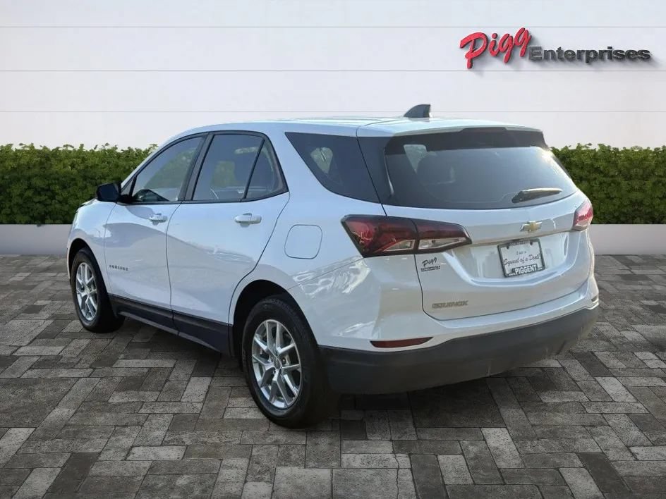 Used 2024 Chevrolet Equinox LS FWD image 2