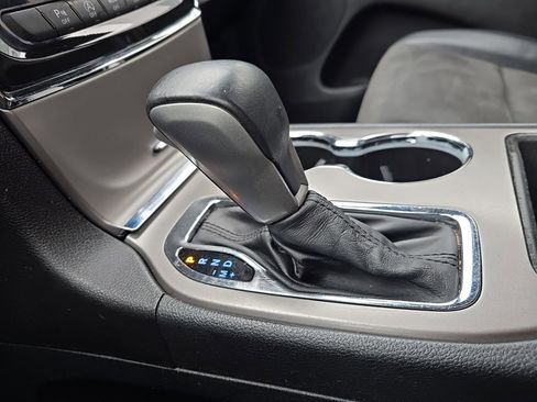 Used 2019 Jeep Grand Cherokee Altitude image 25