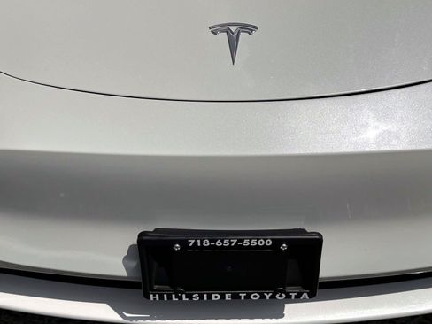 Used 2024 Tesla Model Y Long Range AWD/4WD image 9