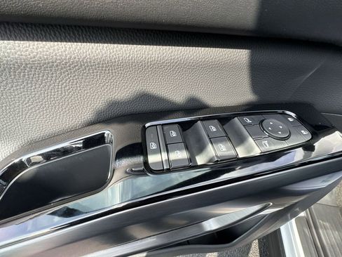 New 2026 Nissan Pathfinder SL image 13