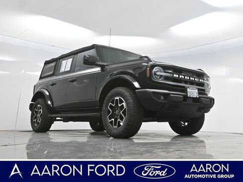 Used 2022 Ford Bronco Outer Banks image 3