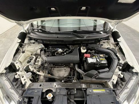 Used 2020 Nissan Rogue SV FWD image 28