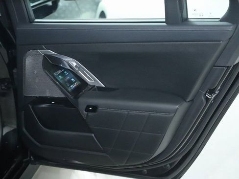 Used 2025 BMW 740i xDrive image 33