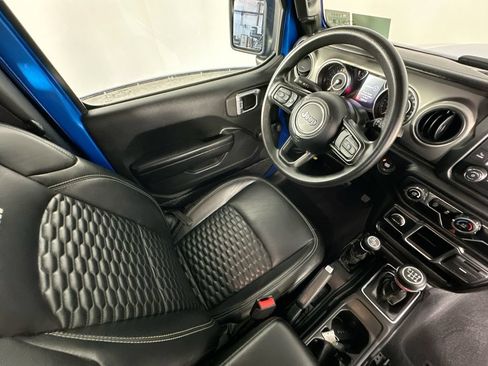 Used 2021 Jeep Wrangler Sport AWD/4WD image 9