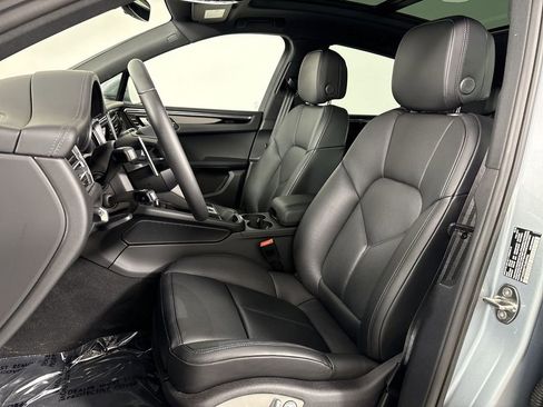 Certified 2026 Porsche Macan AWD/4WD image 5