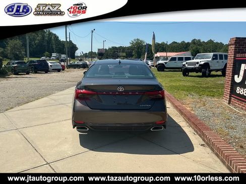 Used 2019 Toyota Avalon Limited w/ All Weather Liner Package FWD image 5