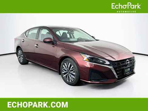 Used 2023 Nissan Altima 2.5 SV w/ SV Premium Package FWD image 1
