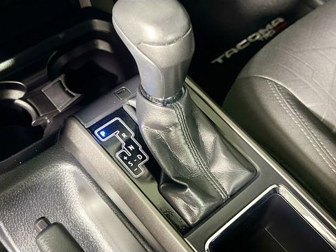 Used 2017 Toyota Tacoma TRD Sport image 25