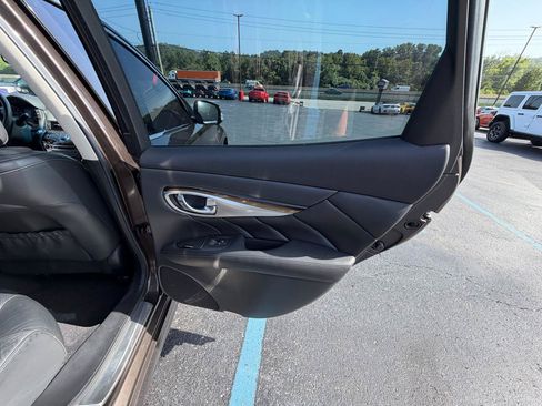 Used 2015 INFINITI Q70 3.7 w/ Deluxe Touring Package AWD/4WD image 35