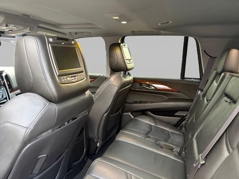 Used 2017 Cadillac Escalade Luxury image 8