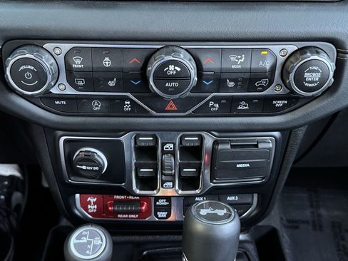 Used 2024 Jeep Wrangler Unlimited Rubicon image 17