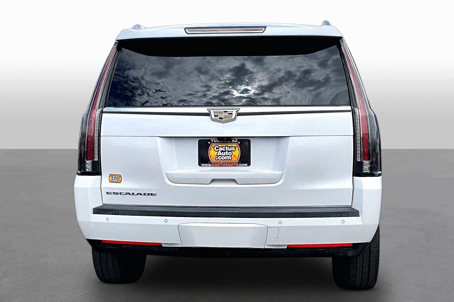 Used 2018 Cadillac Escalade Luxury AWD/4WD image 4