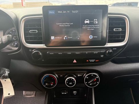 Used 2021 Hyundai Venue SE image 18