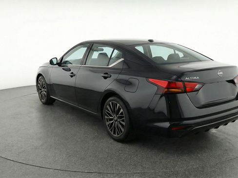 Used 2025 Nissan Altima 2.5 SV FWD image 6