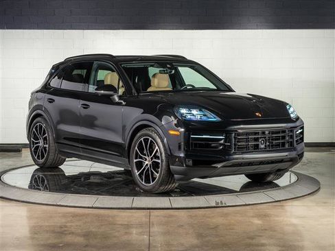 Certified 2025 Porsche Cayenne AWD/4WD image 7