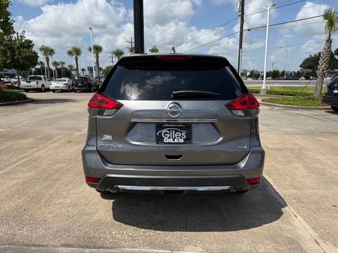 Used 2020 Nissan Rogue SV w/ Premium Package FWD image 4