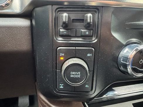 Used 2025 Ford F350 King Ranch AWD/4WD image 31