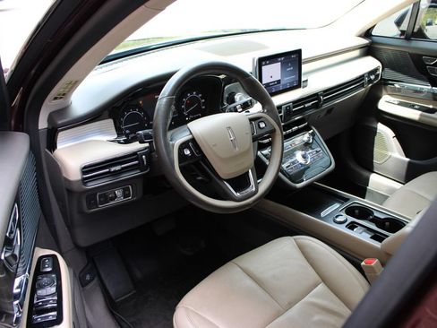 Used 2020 Lincoln Corsair AWD w/ Premium Package image 13