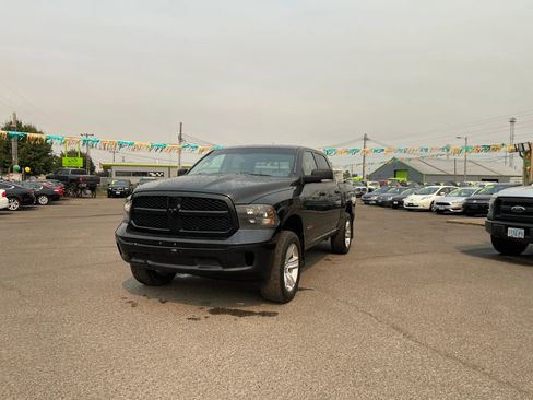Used 2015 RAM 1500 Classic SLT w/ SLT Plus D←cor Group AWD/4WD image 6