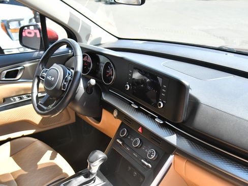 Used 2022 Kia Carnival LX FWD image 47