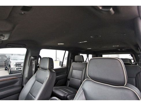 Used 2024 Chevrolet Suburban Premier RWD image 26