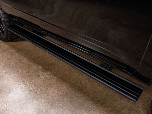 Used 2026 Cadillac Escalade Platinum Sport w/ LPO, ONYX Package image 13