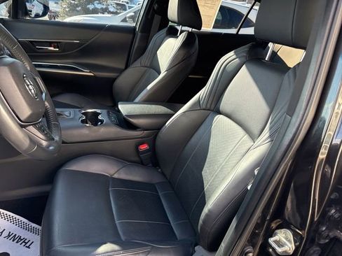 Used 2023 Toyota Venza Limited image 22