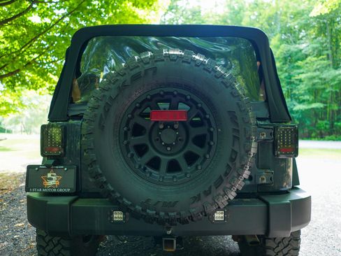 Used 2017 Jeep Wrangler Rubicon AWD/4WD image 8