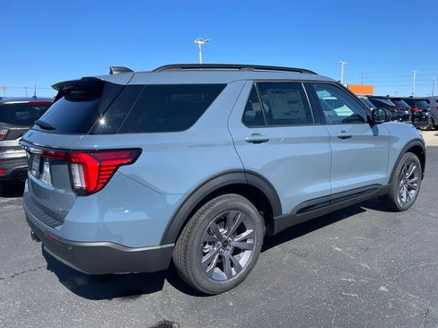 New 2026 Ford Explorer Active w/ Active Comfort Package AWD/4WD image 4