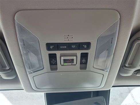 Used 2020 Toyota RAV4 Limited image 33