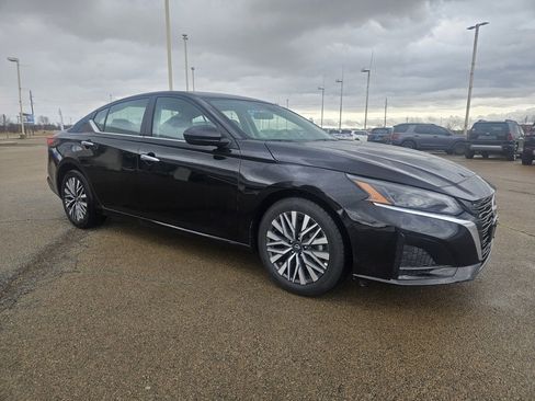 Used 2025 Nissan Altima 2.5 SV image 3